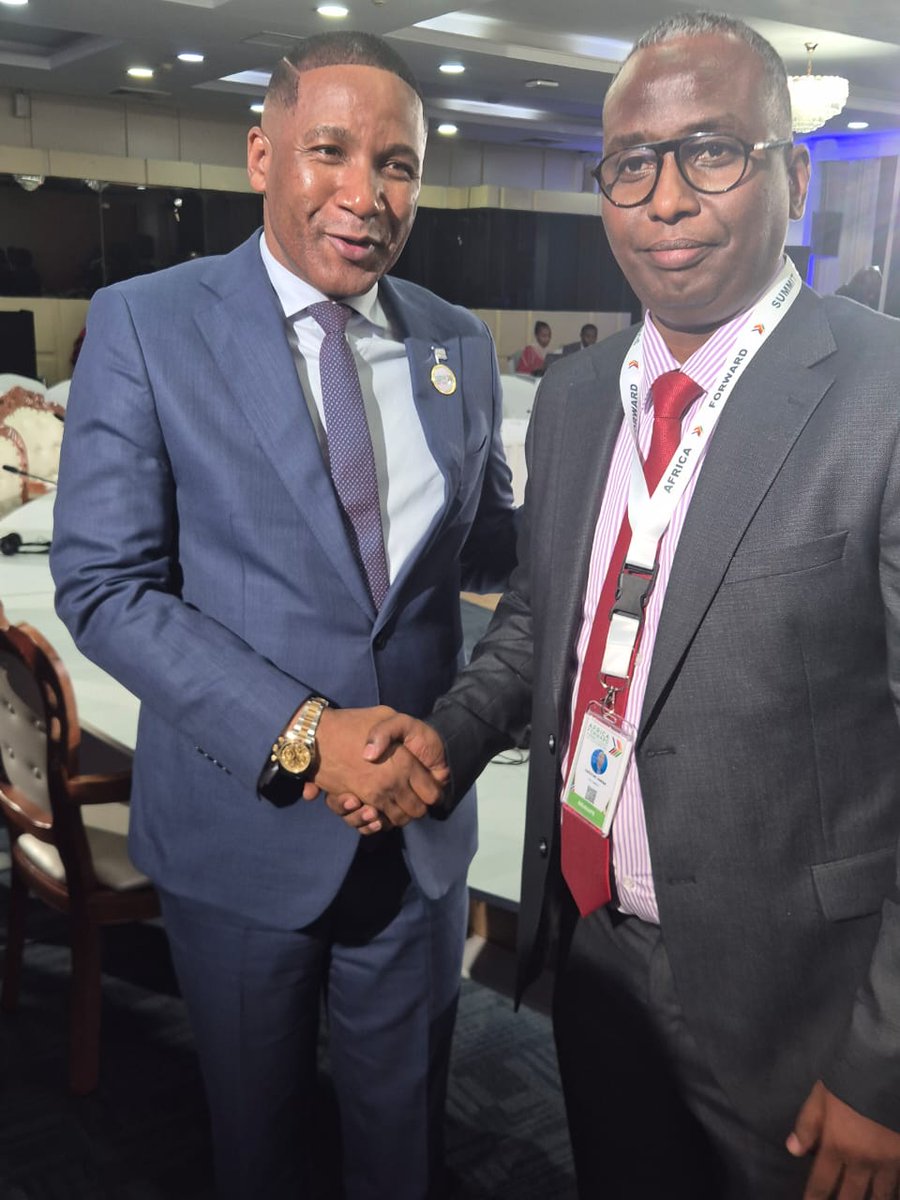 samabdiosman's tweet photo. Dans le cadre du #AfricaForwardSummit, honoré d'avoir pris part à la table ronde sur l’intelligence artificielle et l’économie numérique organisée sous le Patronage du Président du #Botswana SEM @duma_boko, modérée par Amb @ClaraChappaz et Amb @pthigo en présence des prix Nobel @JuanManSantos, ex Président de la Colombie, @DenisMukwege et Mary Robinson ex Présidente d'Irlande et membre des @TheElders. Ces échanges, auxquels ont également pris part plusieurs ministres africains du numérique et de nombreux dirigeants d'entreprises et technologiques internationales et africaines, ont mis en avant l’urgence pour l’#Afrique de devenir  productrice d’intelligence artificielle plutôt que simple consommatrice, à travers l’innovation, la coproduction technologique et le développement d’un cadre favorable à l’essor de l’#IA sur le continent.  #TheAfricaWeWant #AfricaForward #TechForGood #AIForGood #DigitalForGood #Djibouti