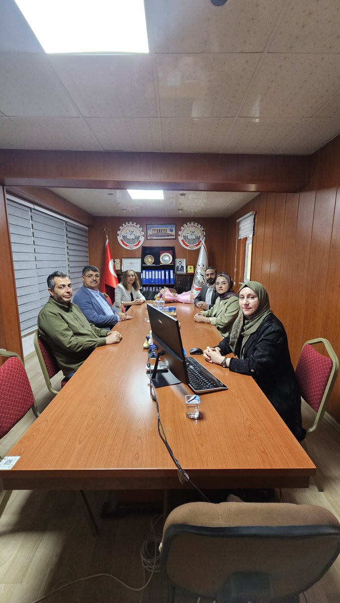 siverek_tso's tweet photo. Odamızda Akreditasyon Sistemi Geliştirme Ziyareti gerçekleşti.Odamızda 14-15.05.2026 tarihlerinde gerçekleştirilen Akreditasyon Geliştirme ziyareti açılış toplantısının ardından Siverek Ticaret Odamızın Birimlerinin akreditasyon standartlarına uygunluğu gözden geçirildi. https://t.co/bNSFJZzxaw