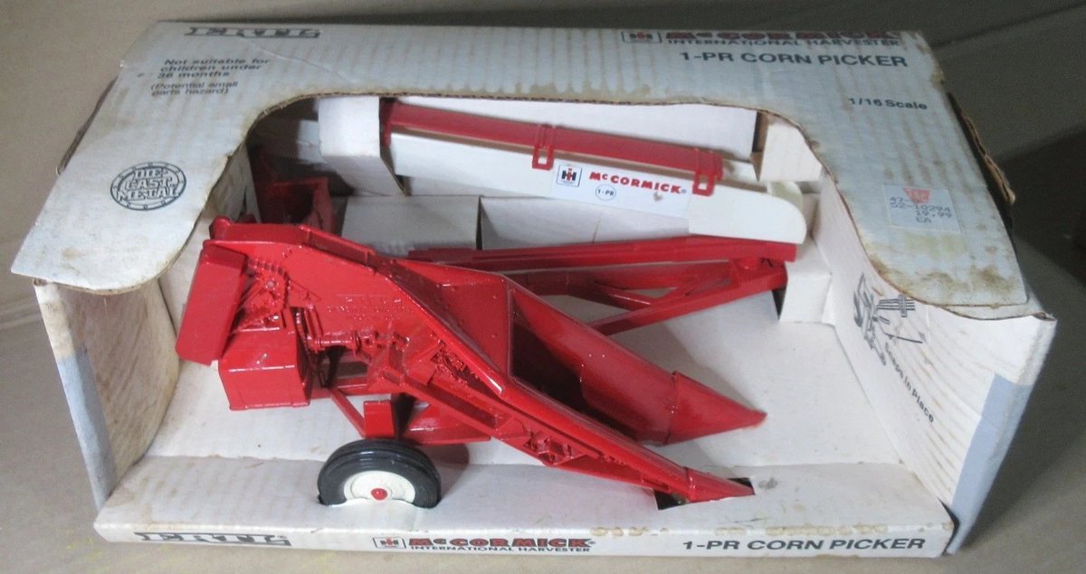 rusticrelics04's tweet photo. Vintage Ertl McCormick International Harvester Die-cast Corn Picker https://t.co/muSGw19K7e #eBay via @eBay #InternationalHarvester #IHCollector #FarmToy #ToyTractor #FarmEquipment #AgCollector #VintageFarmToy #FarmMemorabilia #CornPicker #DiecastCollector #DiecastCollector https://t.co/ZRqGHxq00m