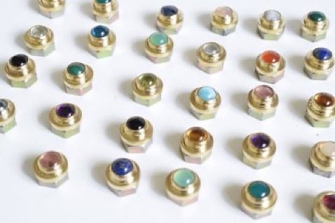 maholoba0123's tweet photo. 【Gems RING】
蒸気技師ドナテロが
仕事の傍ら生み出した
ネジとナットの装身具。
好きな天然石パーツを選び、
自分だけの一本にカスタム可能。
ギアッドの若者達に人気の逸品。
デザフェスにて。
デザフェスまで あと8日
#GEAD #デザフェス #スチームパン https://t.co/qO58ZAoXZY