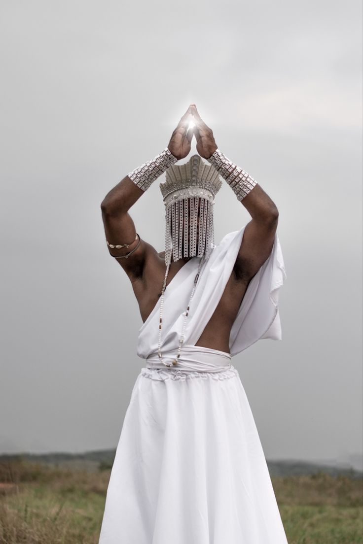 AlexOfCards's tweet photo. Pai Oxalá, Senhor da pureza, dai-me sabedoria para entender os desafios e paz para resolvê-los com o coração leve. Épa Babá! 🤍📿✨️🕊 https://t.co/QtoutUcGZh