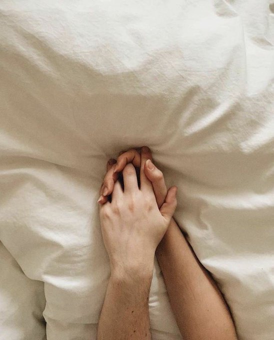 scrollpics's tweet photo. Hug hands https://t.co/uUmrleBVkK