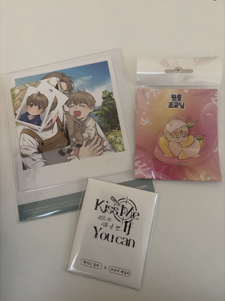 vil_ix3's tweet photo. Pop up store was fire !! (was only supposed to get KMIYC merch but I just love ORTA too much
#키스미이프유캔 #Toonique #KissMeifYouCan #OneRoomTA https://t.co/Q4MCrRe9JT