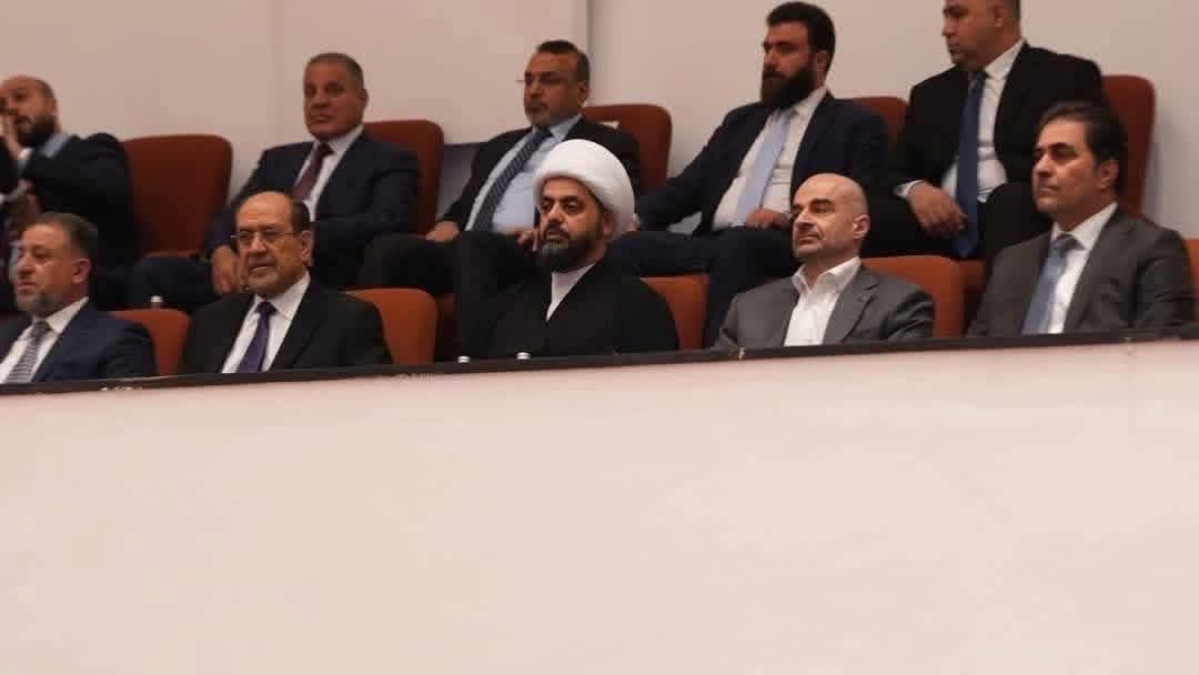 3OANl's tweet photo. صورة تجمع داع__ش والمقاومة وامريكا .. ومن ادخل داع_ش وباع العراق ومن قاتل داع_ش وحمى عرضي وطلع داعش .. 

حرامي الهوايش والكردي المتهم بالفساد ومحارب الفساد ... 
يبوي والله صورة ادوخ هاي شنو هاي الطركاعة .. https://t.co/Cmn7MXtvzC