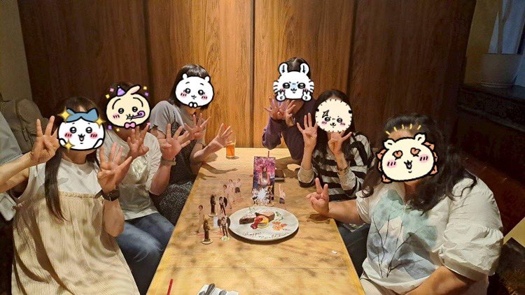 Viola_grayi's tweet photo. 観劇後は、タツズの皆様とディナー✨️
ひたすらアクスタを並べたり、プレゼント交換したりと楽しかったです🎁
ありがとうございました🥰

𖤐ゆんさん(@xeQJ5xp62W80IwR)
𖤐たつさん(@zuwaigani163)
𖤐チョコミントさん(@3W7YaXUCQP52793)
𖤐せきぴさん(@asarimikan1515)
𖤐みーちゃさん(@uhuhu_8208) https://t.co/OEYp05dX3E