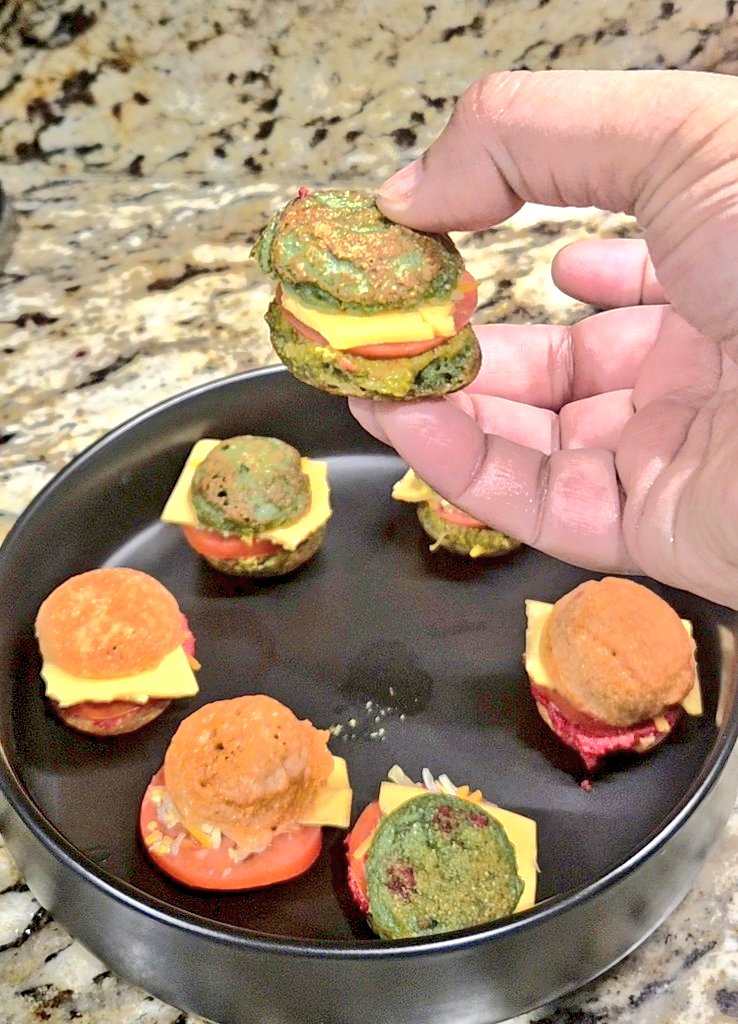 swathee_krishna's tweet photo. Colorful Pasi paruppu & ravai paniyaram — now in mini burger bite form 🍔✨
#swatheesCooking https://t.co/PSsiMi7moG