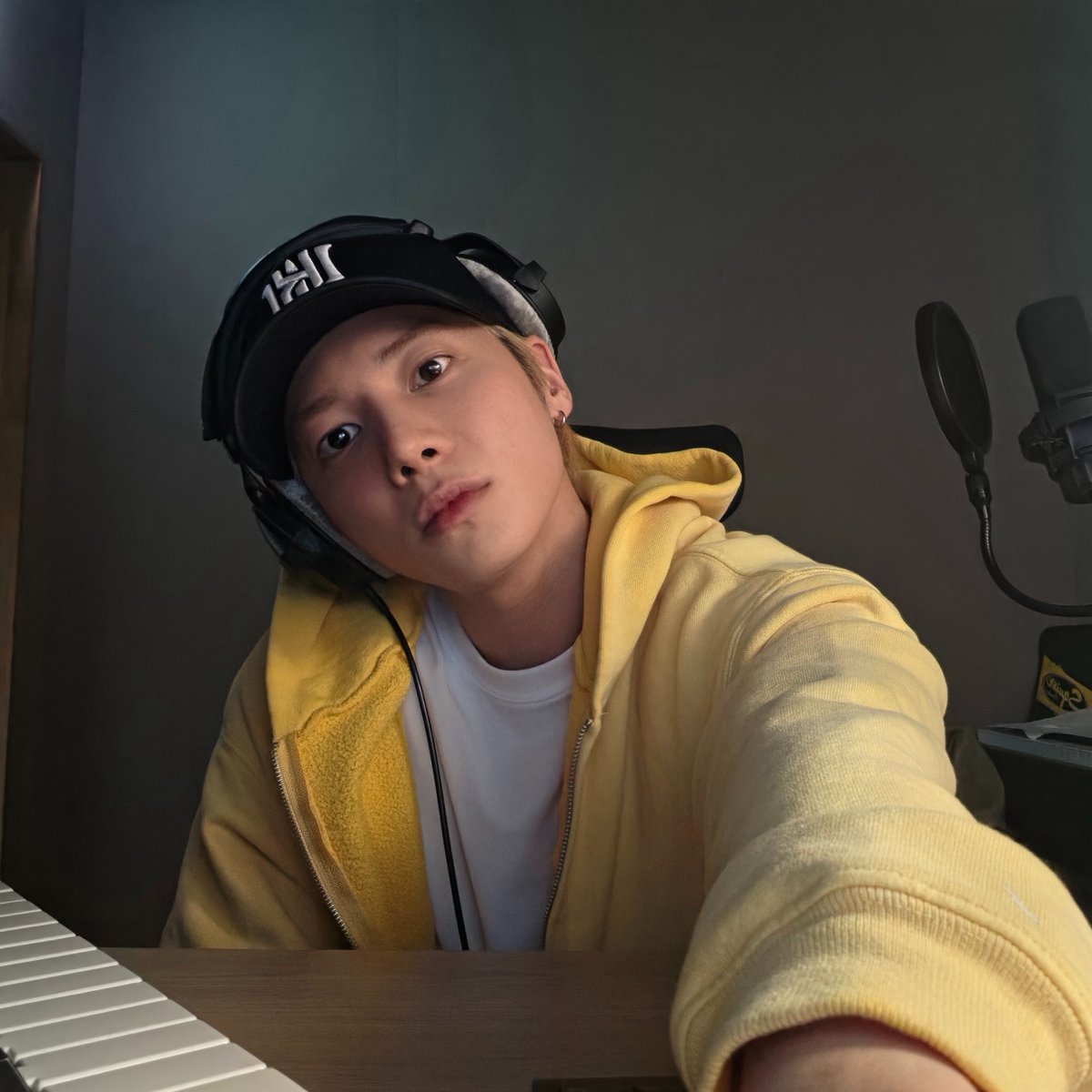 코드 tweet media