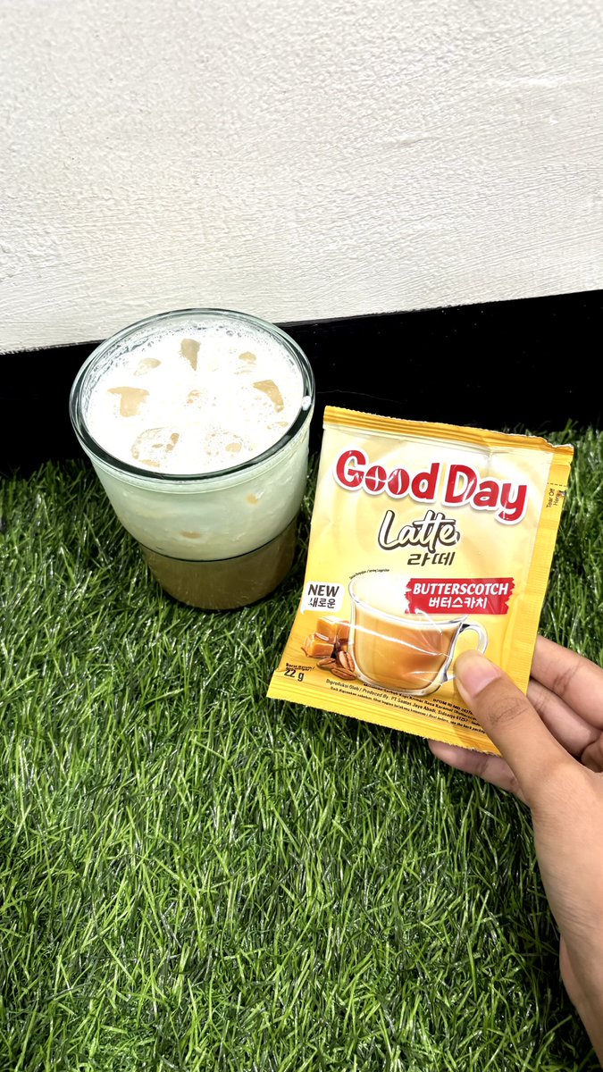 nitaulfani's tweet photo. Hari ini terasa lebih penat dari biasanya dengan kerjaan yang semakin menumpuk tak kunjung usai, suasana begini akan lebih tenang jika ada segelas Good Day Butterscotch Cheese Latte,Rasa yang manis dari butterscotch berpadu sempurna dengan kelembutan serta cheese foam @GoodDayID https://t.co/IminS0JYi7