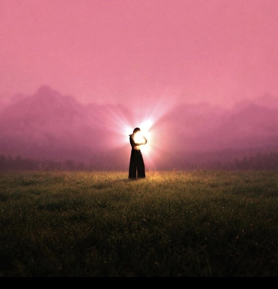 Franci__06's tweet photo. Concordiamo tutti sul fatto che questo album è stupendo? È da ieri sera che non riesco a smettere di ascoltare queste canzoni e di ballare. "Tenco e Dalida" "+Love" "Amara" e "Vis à Vis" saranno la colonna sonora della mia estate. Grazie per questi capolavori Ale✨️🤍
#alexwyse https://t.co/neMG9iTyXf