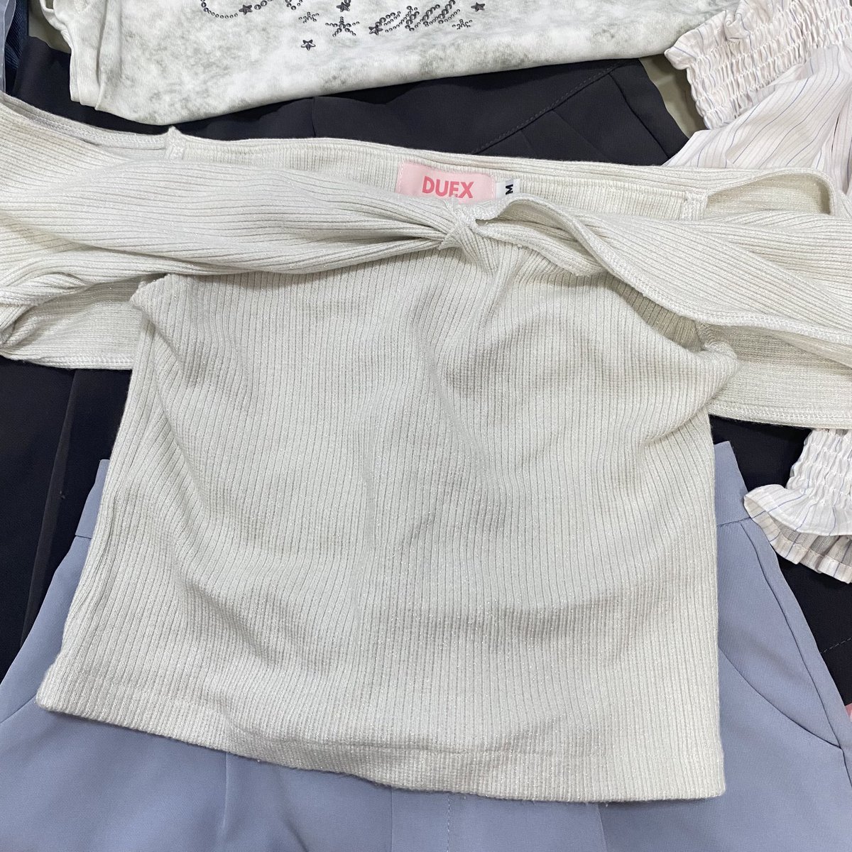 ployzler's tweet photo. 🩷 ปาดไหล่ duex ไซซ์M สีขาววิ้งๆตามรูปค่า
🎀 190-. ส่งฟรี

 #ส่งต่อเสื้อผ้า #ส่งต่อเสื้อผ้ามือสอง #ส่งต่อstylist #ส่งต่อcintage #vghbkk #ส่งต่อrally #ส่งต่อmardi #ส่งต่อmerge #ส่งต่อduex https://t.co/PeiCuRqDhu