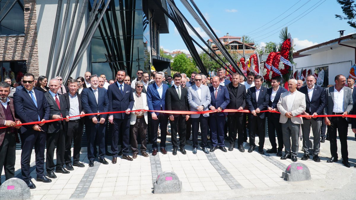 yunustever's tweet photo. Büyükşehir Belediyesi Meclis Üyemiz Halim Kılkış’ın Ferizli’de hizmete aldığı  Kılkış Yapı adlı ofisin açılışını hep birlikte gerçekleştirdik.

Firma sahibi @HalimKlk1 kardeşimizi tebrik ediyor; yeni binasının bereketli, bol kazançlara vesile olmasını diliyorum. Hayırlı olsun. https://t.co/V1Tg0zq82P