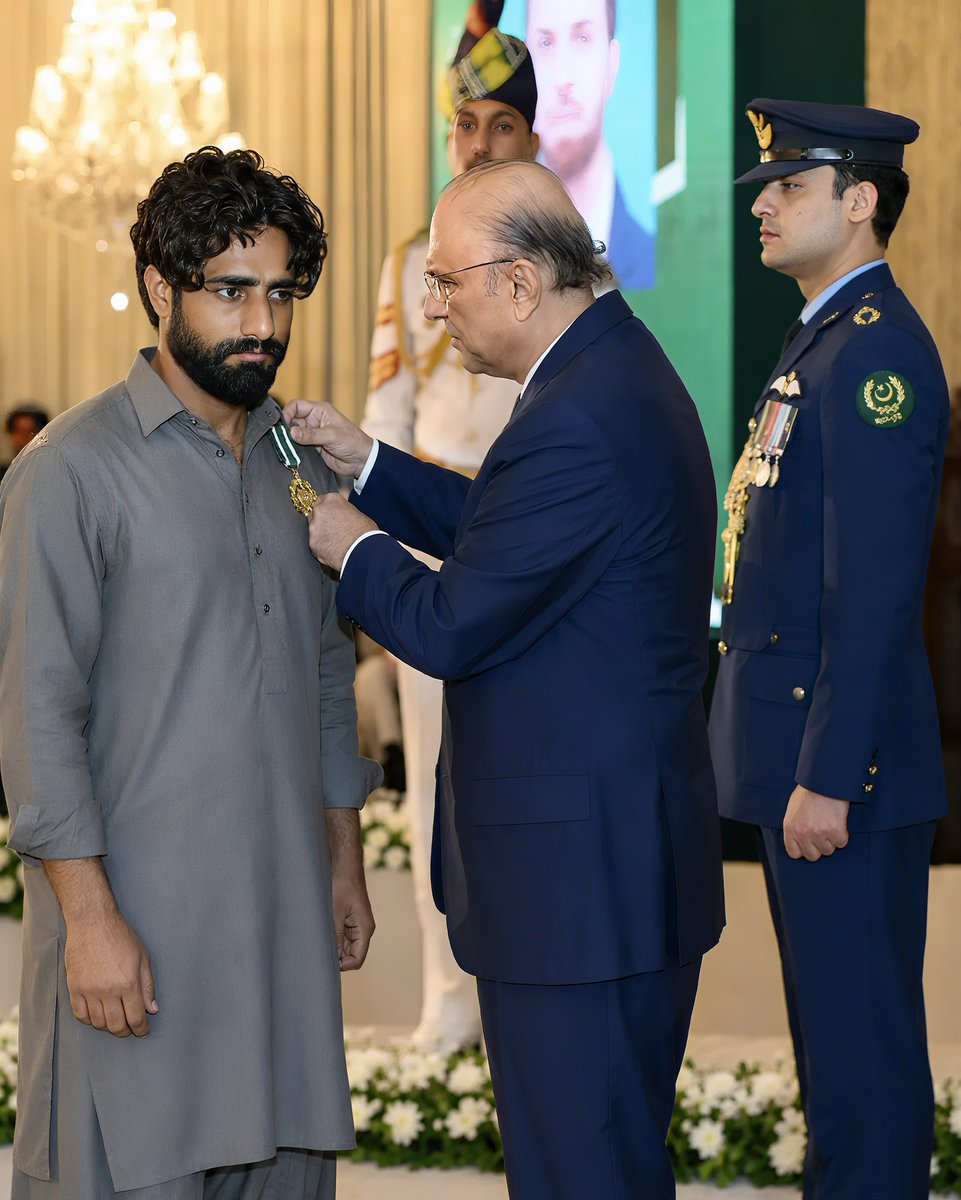 پری زاد tweet media