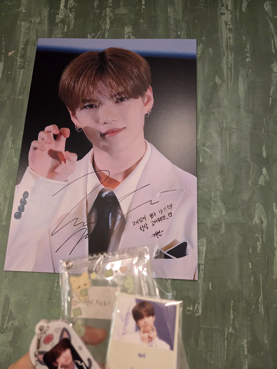 예아 tweet media
