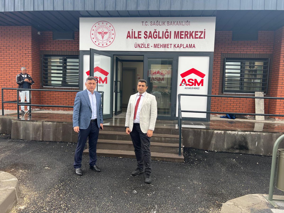 gaziantepism's tweet photo. İl Sağlık Müdürümüz Dr. Beytullah Şahin, yapımı tamamlanarak hizmete açılmaya hazırlanan Ünzile – Mehmet Kaplama Aile Sağlığı Merkezi’ne açılış öncesi yerinde değerlendirme ziyaretinde bulundu.  Merkezin fiziki yapısı, hizmet alanları ve son hazırlık süreçlerinin incelendiği ziyarette vatandaşlara sunulacak sağlık hizmetlerinin etkin ve erişilebilir şekilde yürütülmesine yönelik değerlendirmelerde bulunulurken, Müdürlüğümüz Destek Hizmetleri Başkanı Yakup Kolsuz da incelemelere eşlik etti.  #GaziantepİlSağlıkMüdürlüğü #AileSağlığıMerkezi #SağlıkYatırımları

@saglikbakanligi
@sygmsb
@drbeytullahsahn