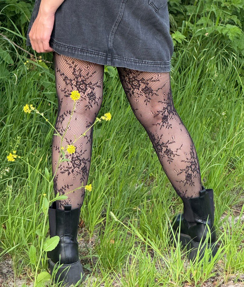 ForestGoddessx's tweet photo. Feel that pull? 

That’s not just nature. 

That’s your bank account gravitating toward its rightful owner.

findom · tights https://t.co/Jax0lPi4Cq