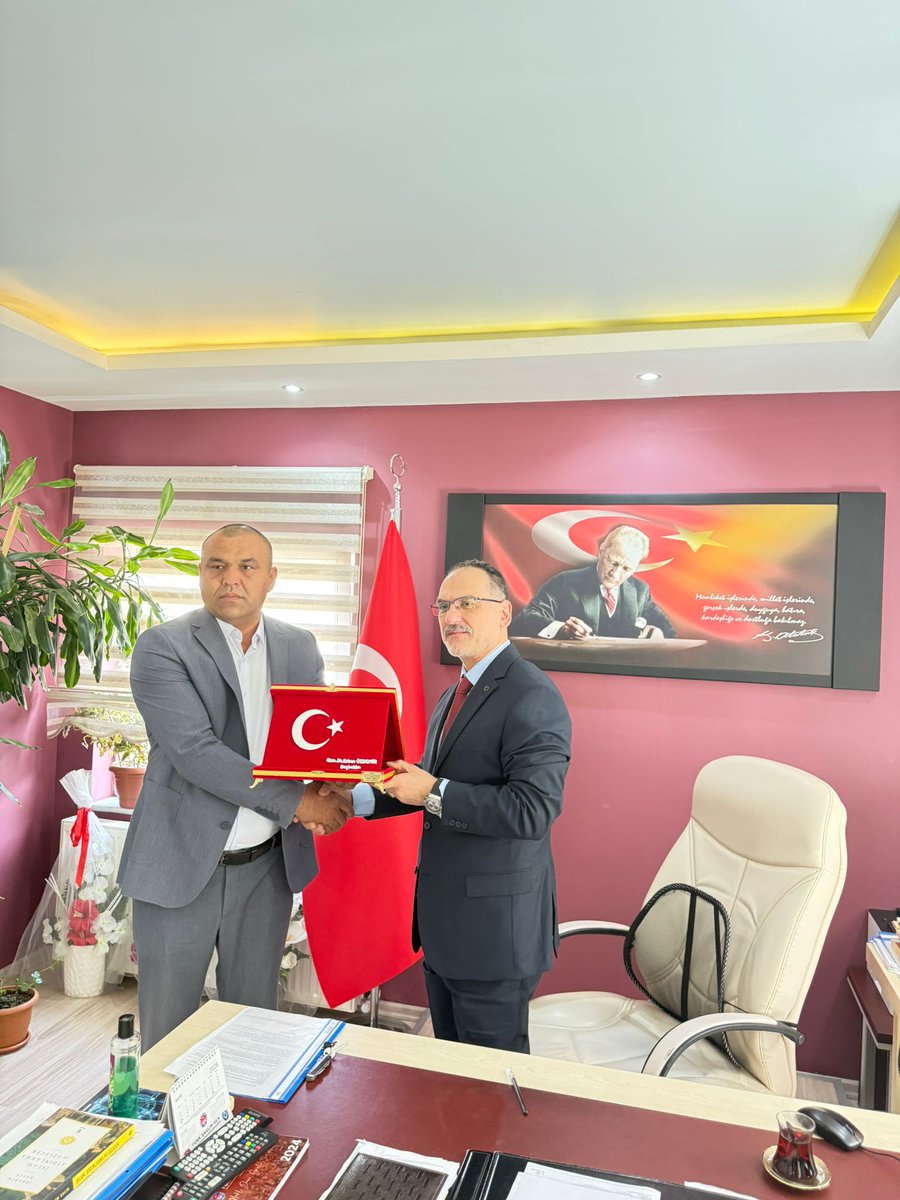 MackaFTR's tweet photo. Sayın Cumhurbaşkanımızın
Kazakistan'ı ziyaret ettiği günde, 
Kazakistan Hoca Ahmet Yesevi Uluslararası Türk-Kazak Üniversitesinden gelen bir heyet hastanemizi ziyaret etmiştir.

Hastanemizde yapılan tıbbi tedaviler konusunda kendilerine sunum yapılmış, https://t.co/wG5pPFZgAd