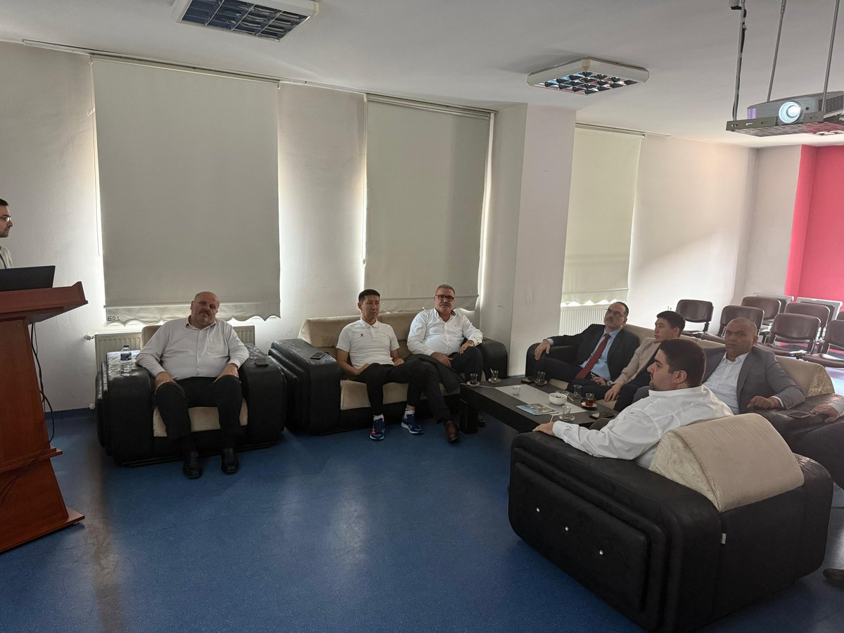 MackaFTR's tweet photo. Sayın Cumhurbaşkanımızın
Kazakistan'ı ziyaret ettiği günde, 
Kazakistan Hoca Ahmet Yesevi Uluslararası Türk-Kazak Üniversitesinden gelen bir heyet hastanemizi ziyaret etmiştir.

Hastanemizde yapılan tıbbi tedaviler konusunda kendilerine sunum yapılmış, https://t.co/wG5pPFZgAd