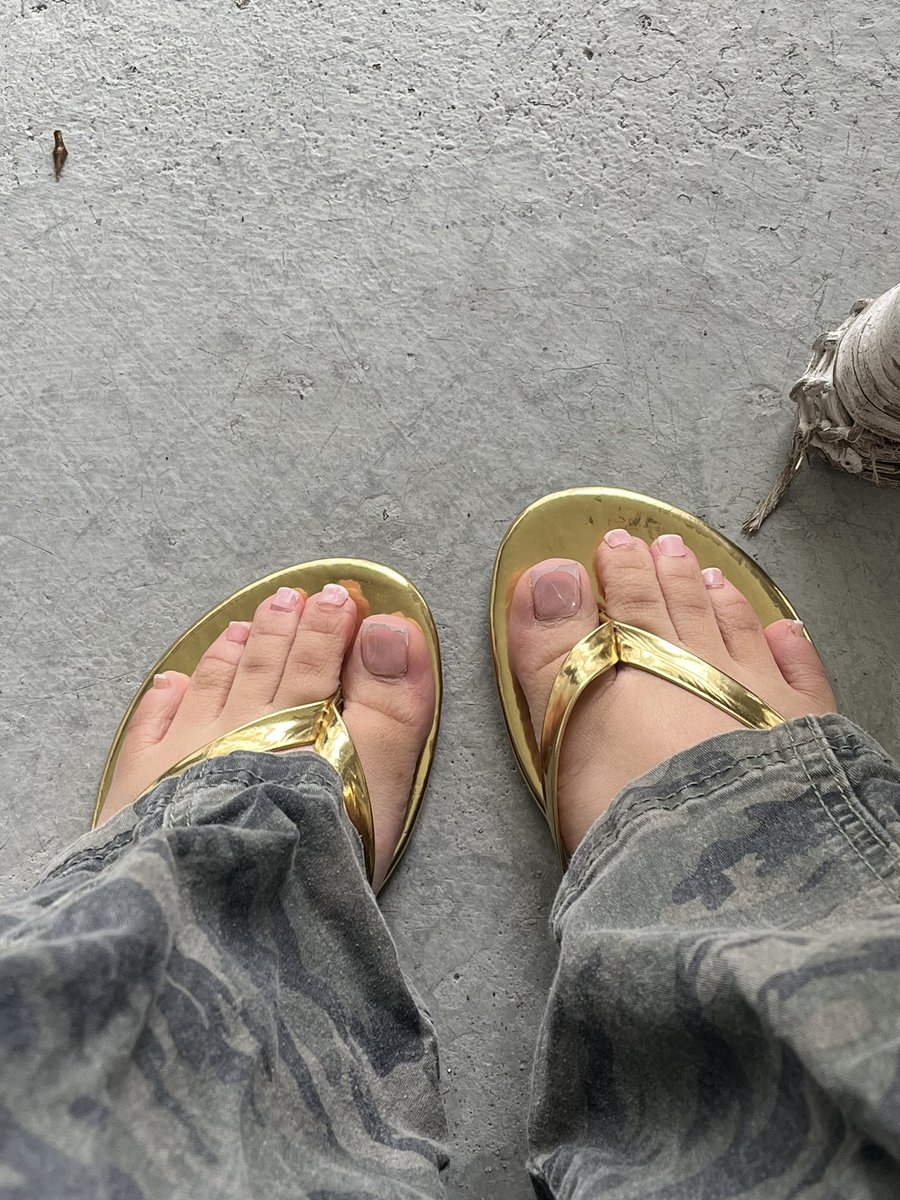 PretttyPerfect4's tweet photo. i'm just a girl... who wants to pay for all the shopping i just had to do for my trip? 😩
plus i still need a mani pedi #princesstreatment #sugardaddy #paypig #findom #footcontent #frenchtiptoes #payme #humanatm #worshipme #silentsend #tributes #goddesstribute https://t.co/tpyJpYSoYM
