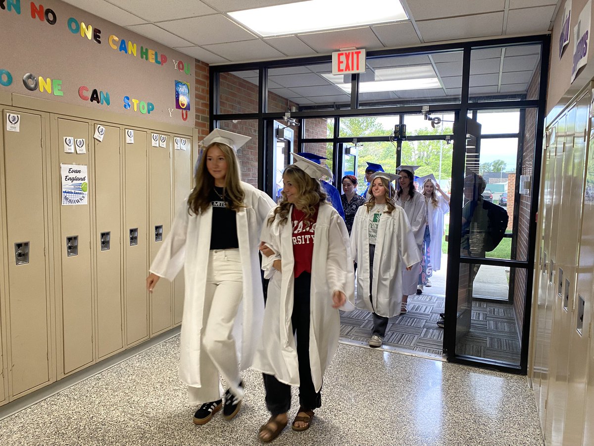 WaldronHigh's tweet photo. The Class of 2026 makes one last trip through the halls of Waldron High School and Waldron Elementary! #GoMohawks https://t.co/L2aVDEqXdo
