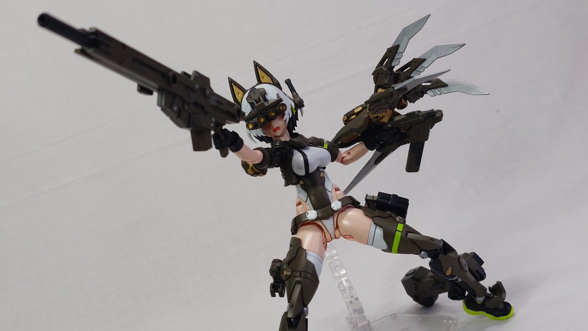 typef5's tweet photo. Beestモード
一部武装をパージ、バックパックをガントレットモードに変更しリミッターを解除した強化形態
余計な武装を外した事で機動力が大幅に向上通常の倍以上の出力で相手を翻弄する。
ただし、使用時間は二分と短くほぼ奥の手として使われる。 https://t.co/AiRyDLFlBd