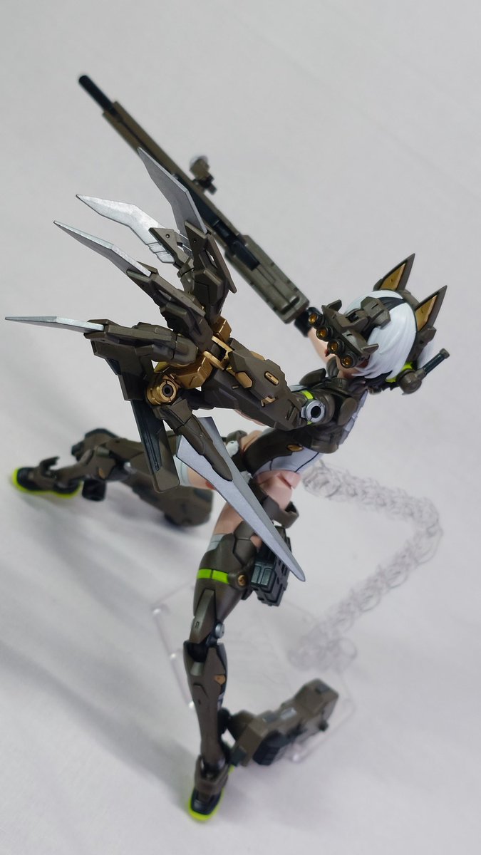 typef5's tweet photo. Beestモード
一部武装をパージ、バックパックをガントレットモードに変更しリミッターを解除した強化形態
余計な武装を外した事で機動力が大幅に向上通常の倍以上の出力で相手を翻弄する。
ただし、使用時間は二分と短くほぼ奥の手として使われる。 https://t.co/AiRyDLFlBd