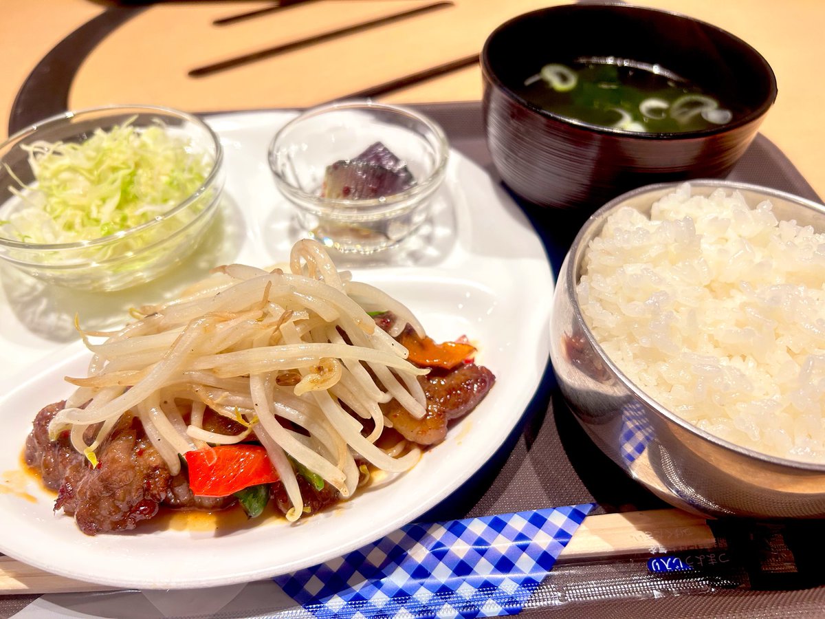 shinme32's tweet photo. #今日もおいしい
金曜はご褒美カルビ炒めランチ♡ https://t.co/QEojkw5Nbu