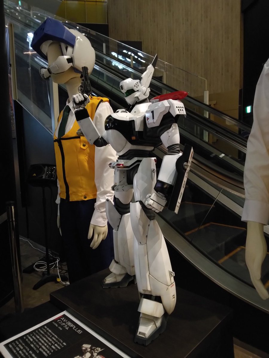 ichi3google's tweet photo. 観てきましパトレイバー新作
予想よりパロディ3割増しって感じ
アニメ、コミック、映画とそれぞれから小ネタ配しつつテンポよくお話しが進んで良かった
まぁご新規さんではなく今までのファン向けに作ってますって意気込みを強く感じてましたありがとう
本編前と最後の予告編リンクさせるのはずるい！ https://t.co/q72JCeyDdN