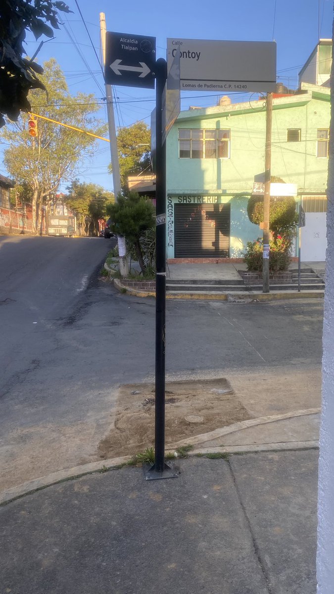 MmiriMiranda's tweet photo. @Gabyosoriohdz @TlalpanAl @TlalpanVecinos @SOBSECDMX todas las calles tienen el mismo “registro” sin terminar, solo se relleno con arena, es muy complicado cerrar bien? Saben que existe algo que se llama cruces peatonales? https://t.co/Sz1HemYgOM