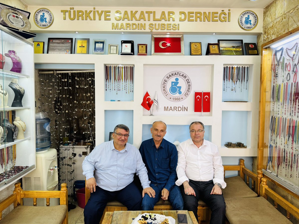 hasananuk's tweet photo. Görev Aşkıyla Çalışan Latifiya Mah.Muhtarımız Sayın Ali Aslan ve Saygıdeğer İmamız Ahmet Aksel Haftamız Dolayısıyla Bizleri Ziyaret Ettiler Kendilerine Teşekkür Eder Görevlerinde Başarılar Dileriz. https://t.co/2E1xOXXoVR
