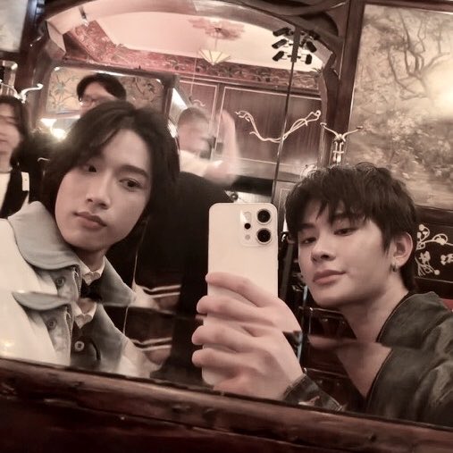 แชมเปญ 🥂 tweet media