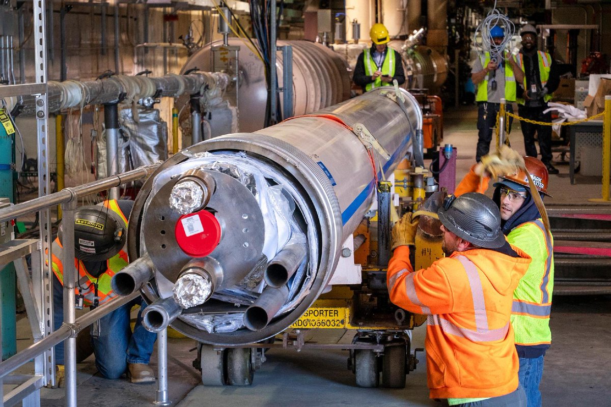 BrookhavenLab's tweet photo. We reached a milestone in transforming #RHIC into the #ElectronIonCollider: moving the first cryostat. This giant instrument is like an ultra-cold thermos for superconducting magnets. We relocated it to a new position in the tunnel, where it will be part of a “bypass” in the EIC. https://t.co/y073LHX8ik