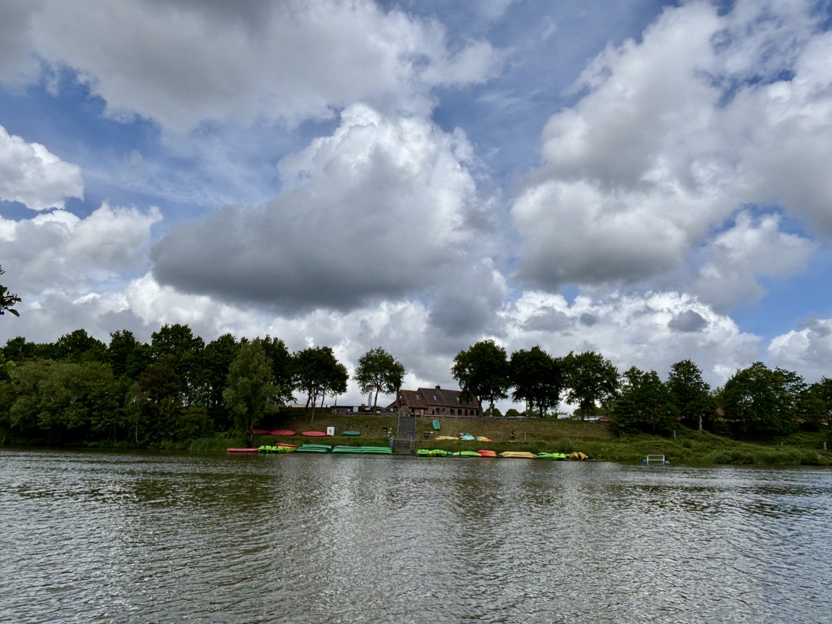 EddyMisman's tweet photo. #vrtweer @buienradarBE @hetweerinbelgie Beernem 14u45 #duurloop🏃‍♂️ https://t.co/vhgBUzVs5B