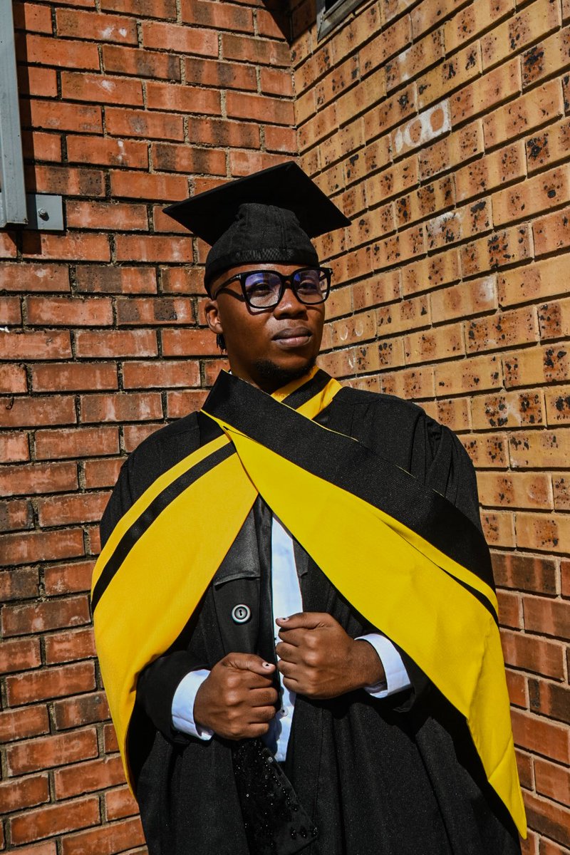 TUTfm_962's tweet photo. Mbombela is filled with pride, joy and celebration as we honor the incredible achievements of our graduates today! From late-night studying to walking across the stage, this moment belongs to you. Congratulations class of 2026! ๐๐
#TUTMbombela #TUTGraduation2026 #TUTFM962 https://t.co/qHafsV6MUi