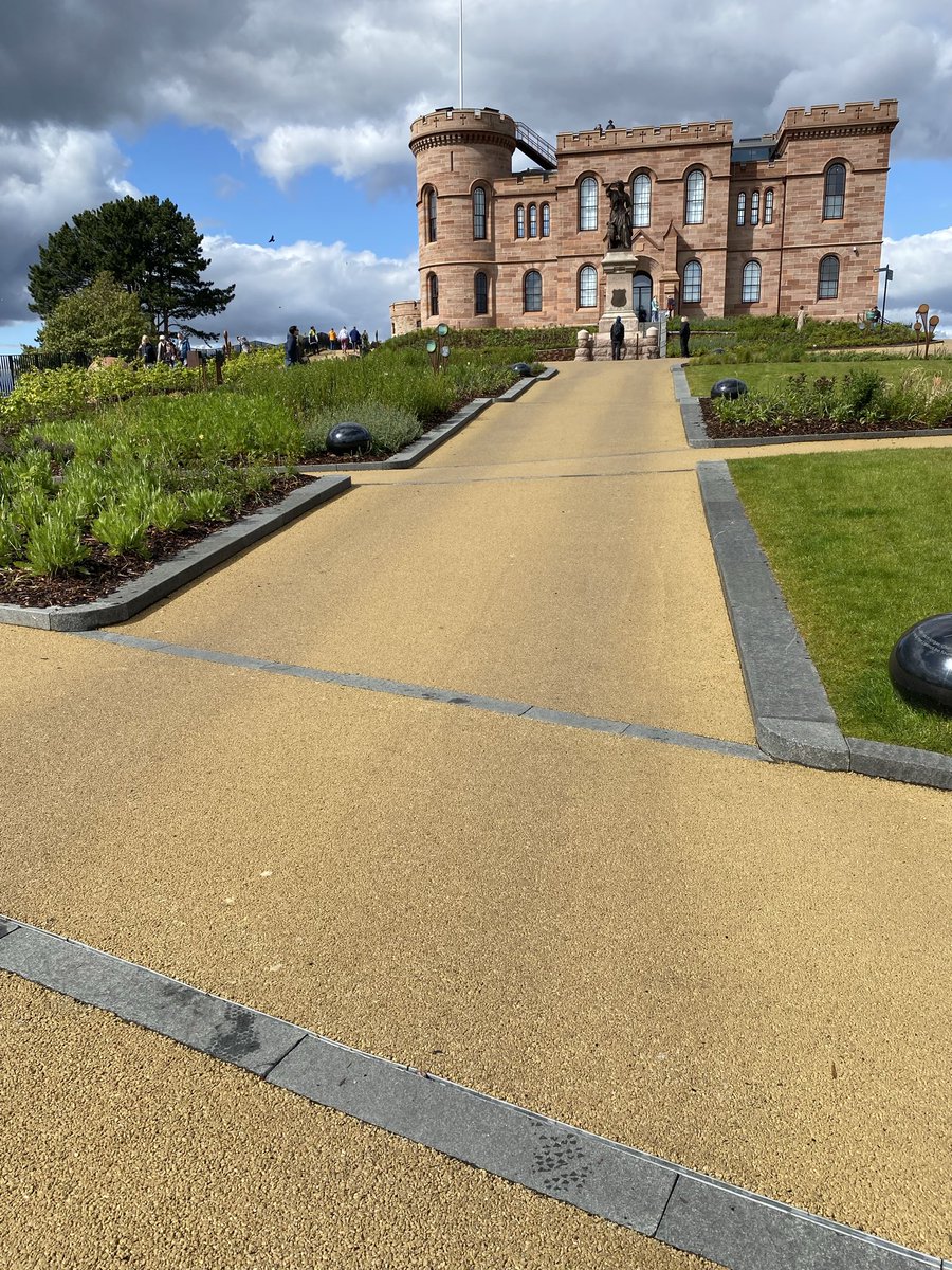 Edinburgh’s Disgraces tweet media