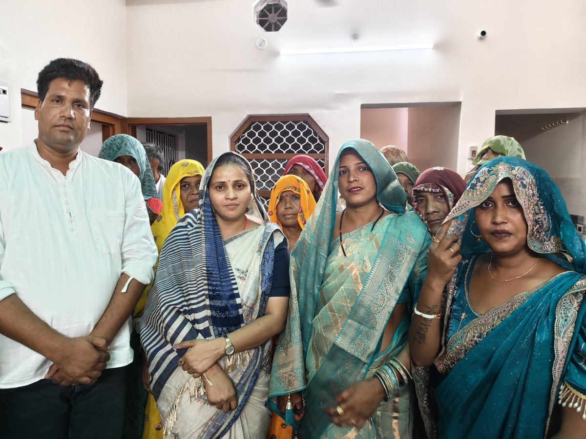 IncSanjanajatav's tweet photo. आज मेरे संसदीय क्षेत्र के ग्राम घड़ी साद (भुसावर) में एनएसयूआई ब्लॉक अध्यक्ष श्री गजेंद्र वर्मा जी व उनके परिजनों द्वारा आत्मीय स्वागत एवं सम्मान मिला उसके लिए उनका दिल से बहुत बहुत आभार व धन्यवाद। https://t.co/F9VNoQ6DU5