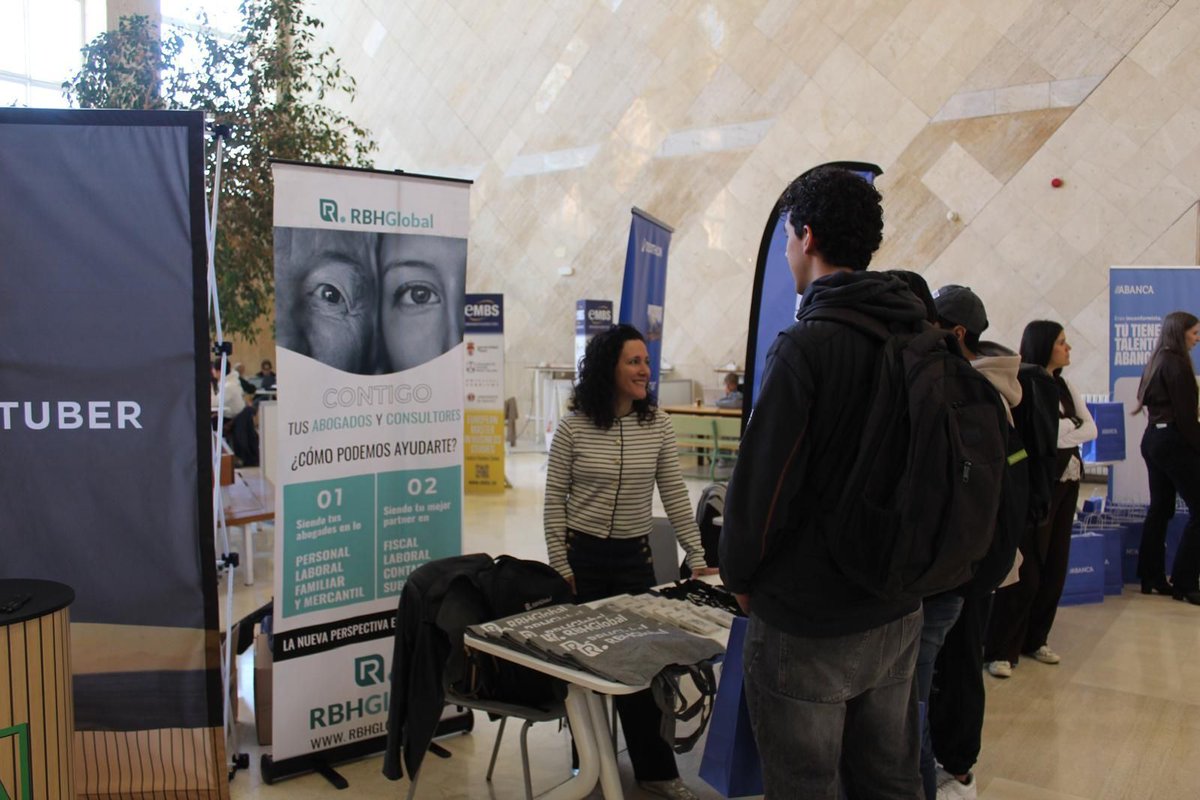 RBHGlobal's tweet photo. Esta semana participamos en la Jornada de Salidas Profesionales de la Facultad de Ciencias Económicas y Empresariales de la Universidad de León 🎓. Conectamos con talento joven y mostramos cómo crecemos en RBH Global 💼.

#Talento #Empleo #Empresas #RBHGlobal #InnovarConVision https://t.co/Jy5CuCWRro