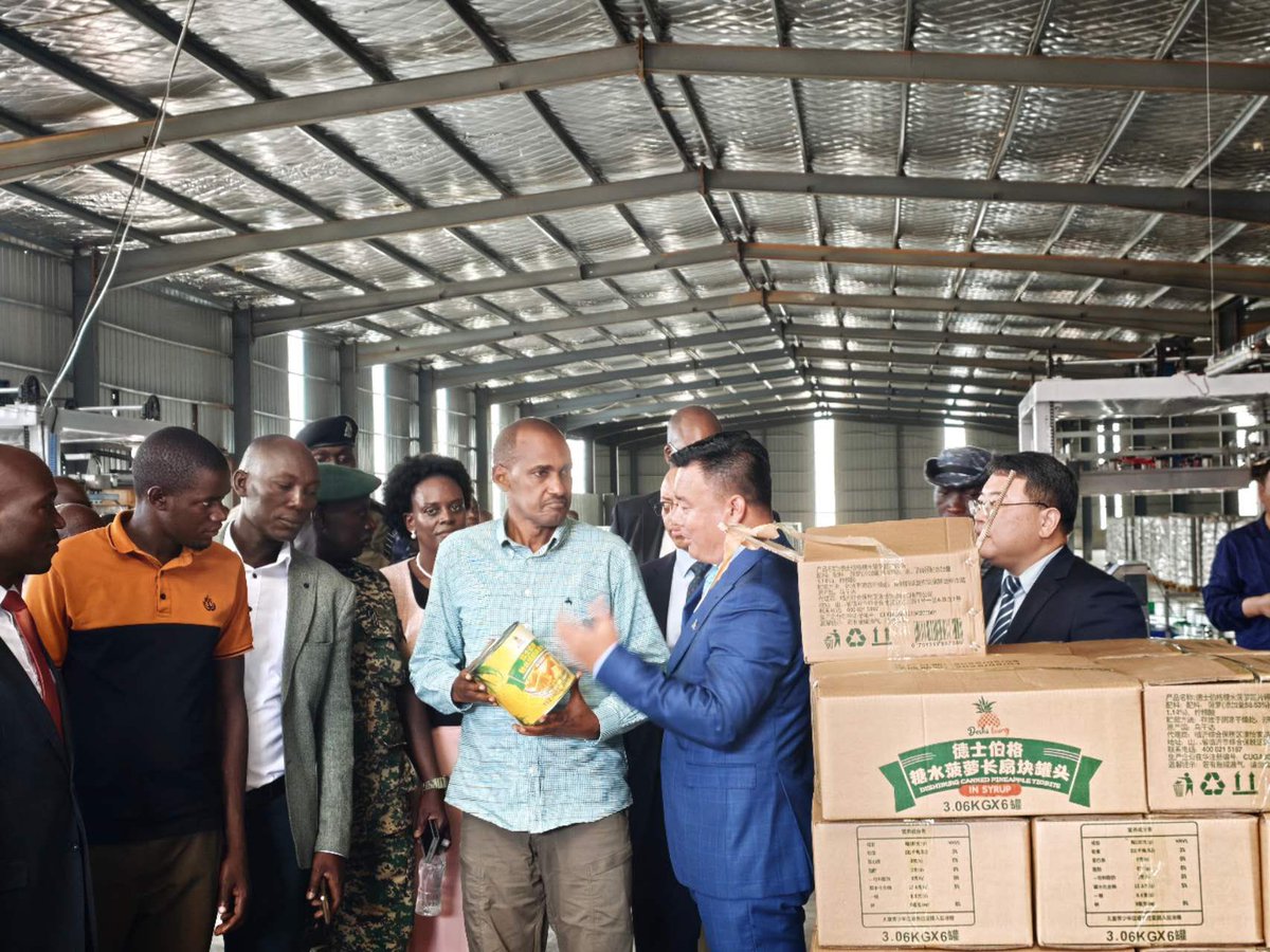 AfricanIBR's tweet photo. The first consignment of processed pineapples from Uganda has been shipped to China.

Both Uganda and China are committed to supporting value addition to Ugandan agricultural products.
https://t.co/bpNVZCQe2p https://t.co/QqmXZ5Oi4z
