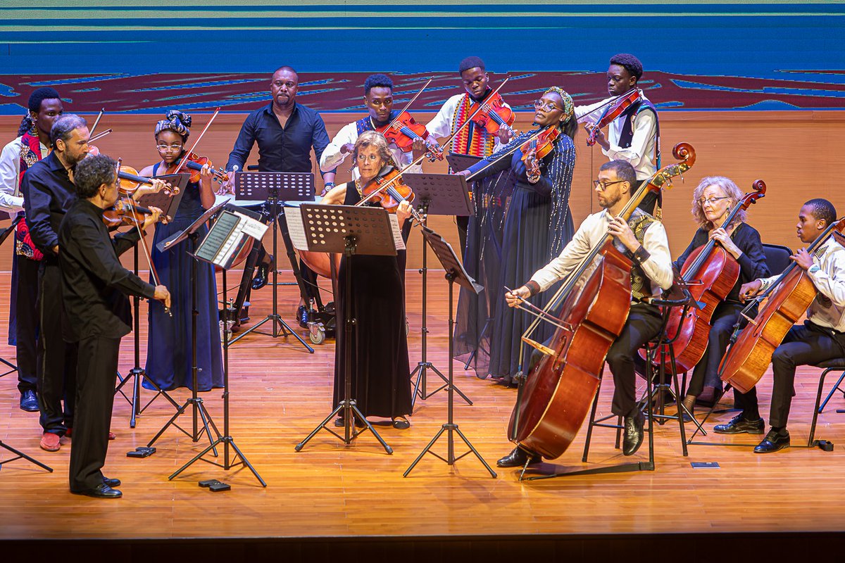 musicamera's tweet photo. Prossegue por Moçambique a digressão do Quarteto Lopes-Graça com Aldovino Munguambe no âmbito do projeto Música e Migrações. O Centro Cultural Moçambique-China um dos concertos desta viagem artística, que reuniu em palco a Orquestra Xiquitsi, dirigida por Kika Materula, e os músicos Aldovino Munguambe e Bruno Silva, num programa com obras de Mozart, Vivaldi, Shostakovich e Lopes-Graça.