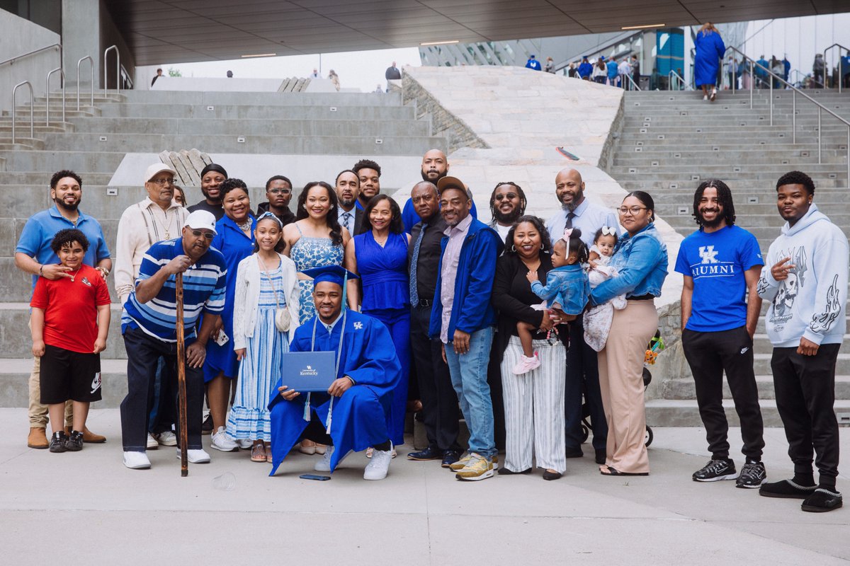 kentuckyalumni's tweet photo. Over 5,100 Wildcats joined the UK Alumni family last weekend! We think they’ll fit right in 📷
A full gallery from the commencement ceremonies is available at https://t.co/bYMBMLmqGN. https://t.co/pWl6AxB42t