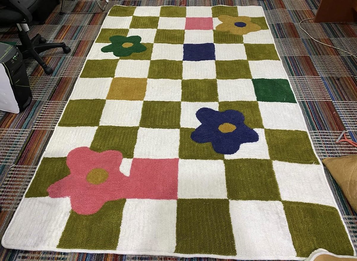 rianixxi's tweet photo. Salah satu barang impian aku kalo nanti punya rumah milik sendiri tuh ini 😍 punya karpet yg beraneka ragam motifnya 🥰 https://t.co/UEzADTNMT5