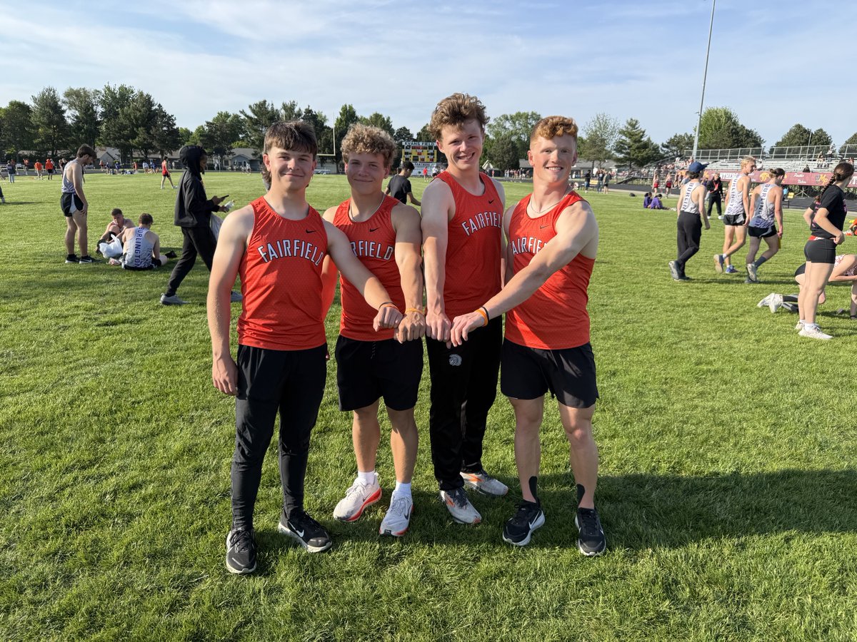 FFTrojanTrack's tweet photo. Workman, Richardson, Hoffman and Bisgard run season bests in both the 4x2 and sprint medley to unofficially earn at-large births to the state meet field. #unofficial #trojansprints https://t.co/VpYfWuQtwG