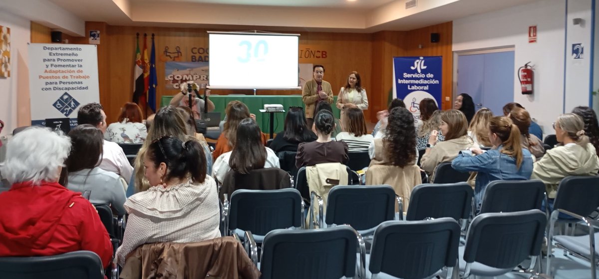 APAMEXADAPTA's tweet photo. 40 profesionales del Instituto Municipal de Servicios Sociales del Ayuntamiento de Badajoz, visitan Cocemfe Badajoz, para conocer los programas y servicios que se vienen ejecutando para la mejora de la calidad de vida de las personas con discapacidad. https://t.co/CCO5sgPDty https://t.co/fWIluGdprh