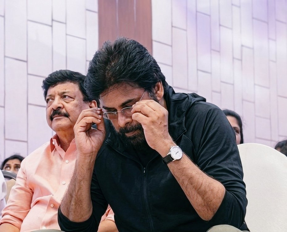 likith004's tweet photo. Once SSR Said :

He is the most stylish human being🥵🔥 https://t.co/NnB0tJXUVy
