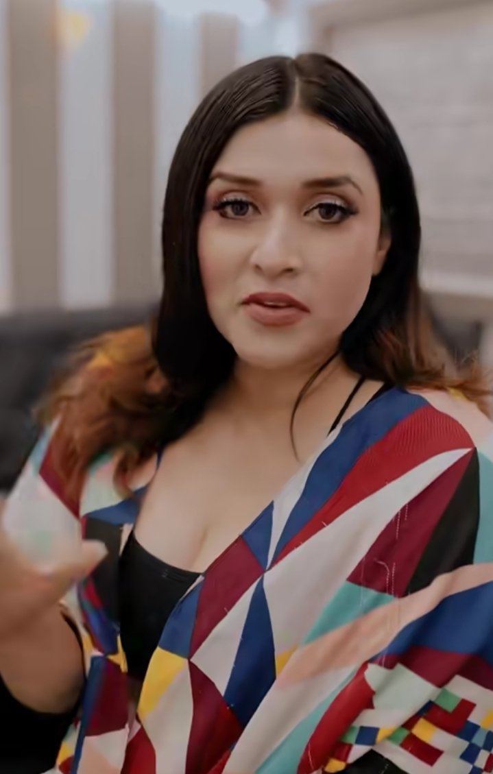 queen mannara tweet media