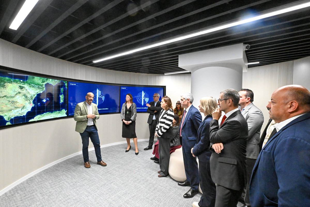 SilviaPaneque's tweet photo. La gestió intel·ligent de l’aigua és clau per al futur de Catalunya. Hem visitat el nou Hubgrade de Veolia a Granollers, un centre que reforça la innovació, la resiliència davant la sequera i la col·laboració público-privada al servei del bé comú i del país. https://t.co/0Qyt8ClVNX