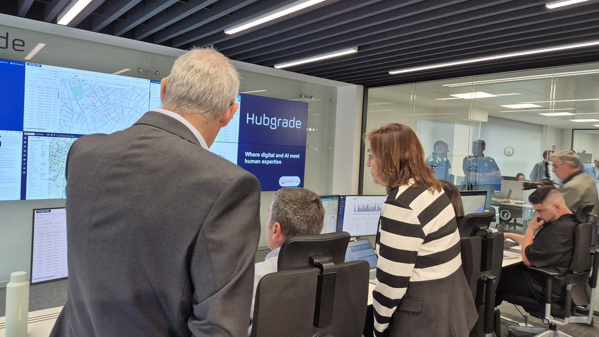 SilviaPaneque's tweet photo. La gestió intel·ligent de l’aigua és clau per al futur de Catalunya. Hem visitat el nou Hubgrade de Veolia a Granollers, un centre que reforça la innovació, la resiliència davant la sequera i la col·laboració público-privada al servei del bé comú i del país. https://t.co/0Qyt8ClVNX
