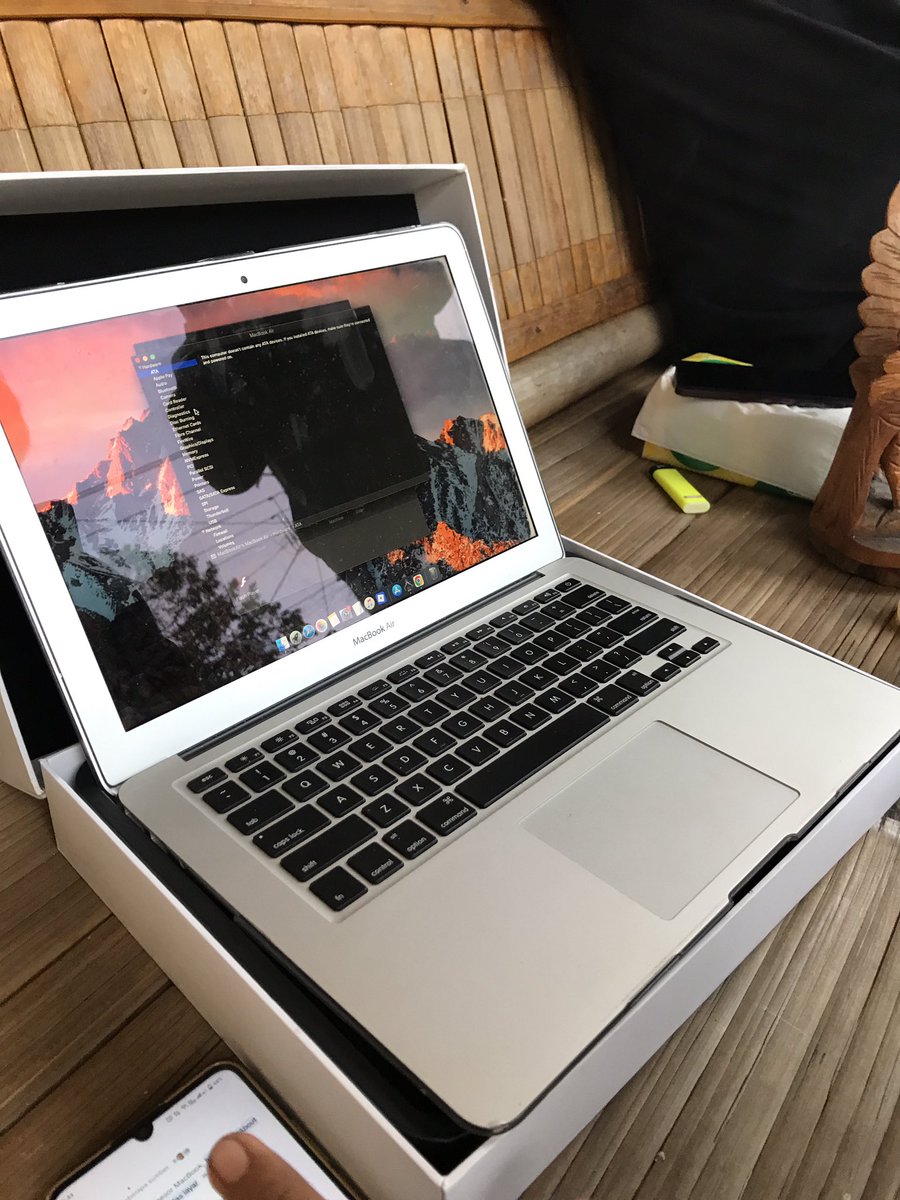 M_witin's tweet photo. macbook air 2017 8/128 gb 4,2 nego dikittt yu , lagi bu https://t.co/nDtf94syrb