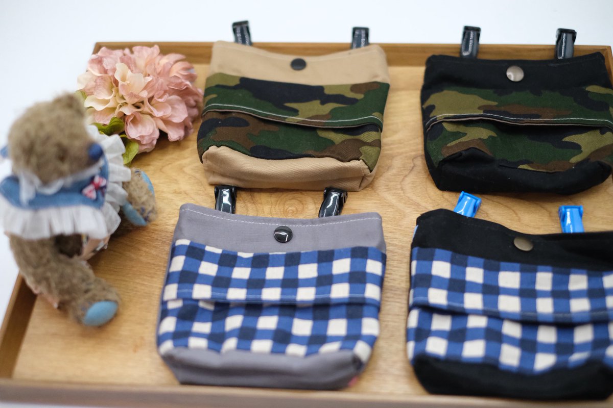 satula_bear's tweet photo. 【作品紹介】大人も使える移動ポケット 👖👜
「フタを開けるのが面倒で結局ハンカチを使わない」というお悩みを解決すべく、思い切ってフタをなくしました！サッと出し入れしやすいこの形、うちの息子はハンカチとおもちゃのピストルを入れてガンマンのように喜んで使っています🤣
👇詳細はツリーへ https://t.co/gZZnSilmDl