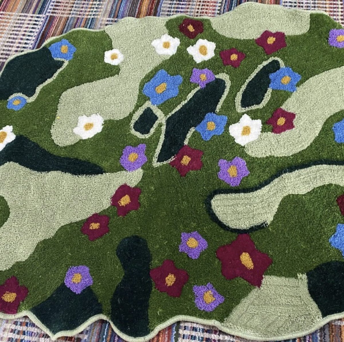 rianixxi's tweet photo. Salah satu barang impian aku kalo nanti punya rumah milik sendiri tuh ini 😍 punya karpet yg beraneka ragam motifnya 🥰 https://t.co/UEzADTNMT5