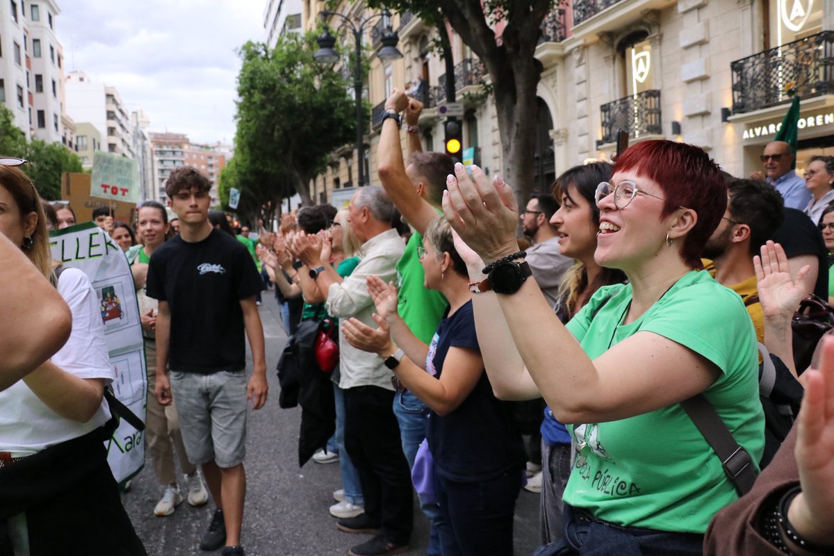 aguedamico's tweet photo. 💚Sempre del costat de les i els professionals de l’educació pública valenciana #VagaEducació https://t.co/xV7crmNKzc